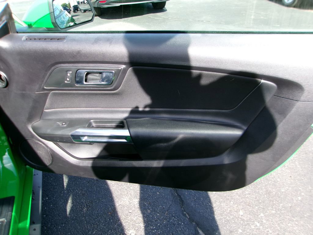 Used 2019 Ford Mustang Coupe image 12