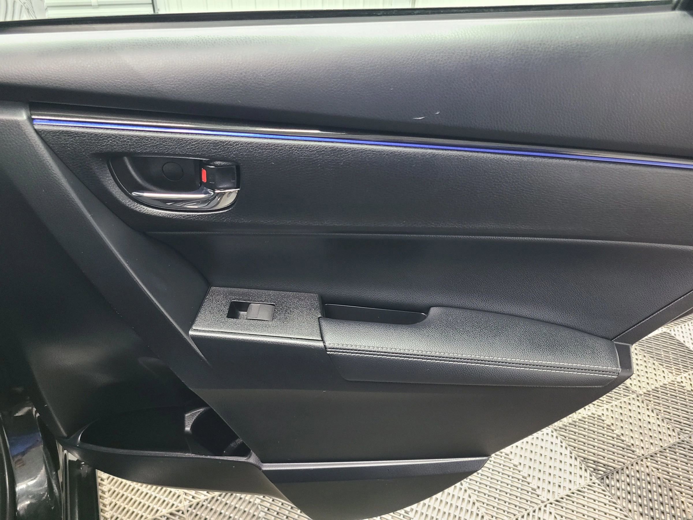Used 2018 Toyota Corolla SE FWD image 38