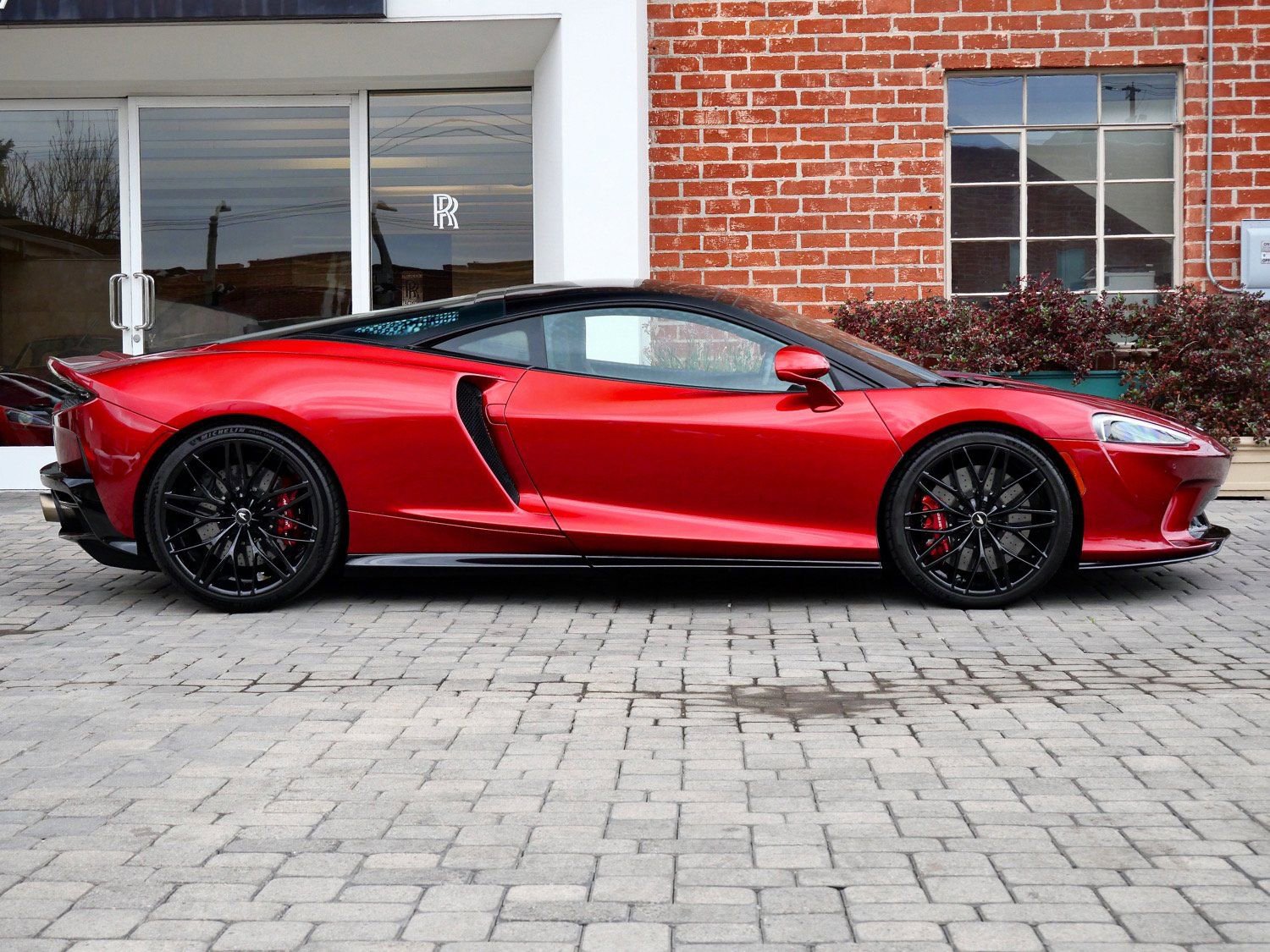 Used 2022 McLaren GT image 3