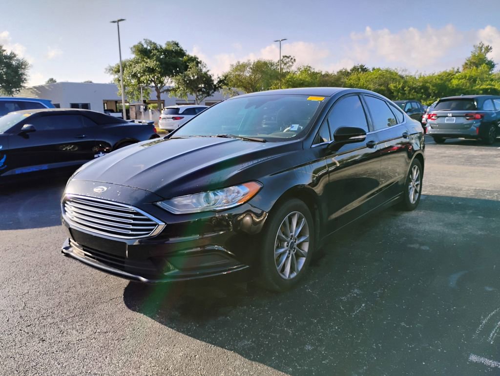 Used 2017 Ford Fusion SE FWD image 7