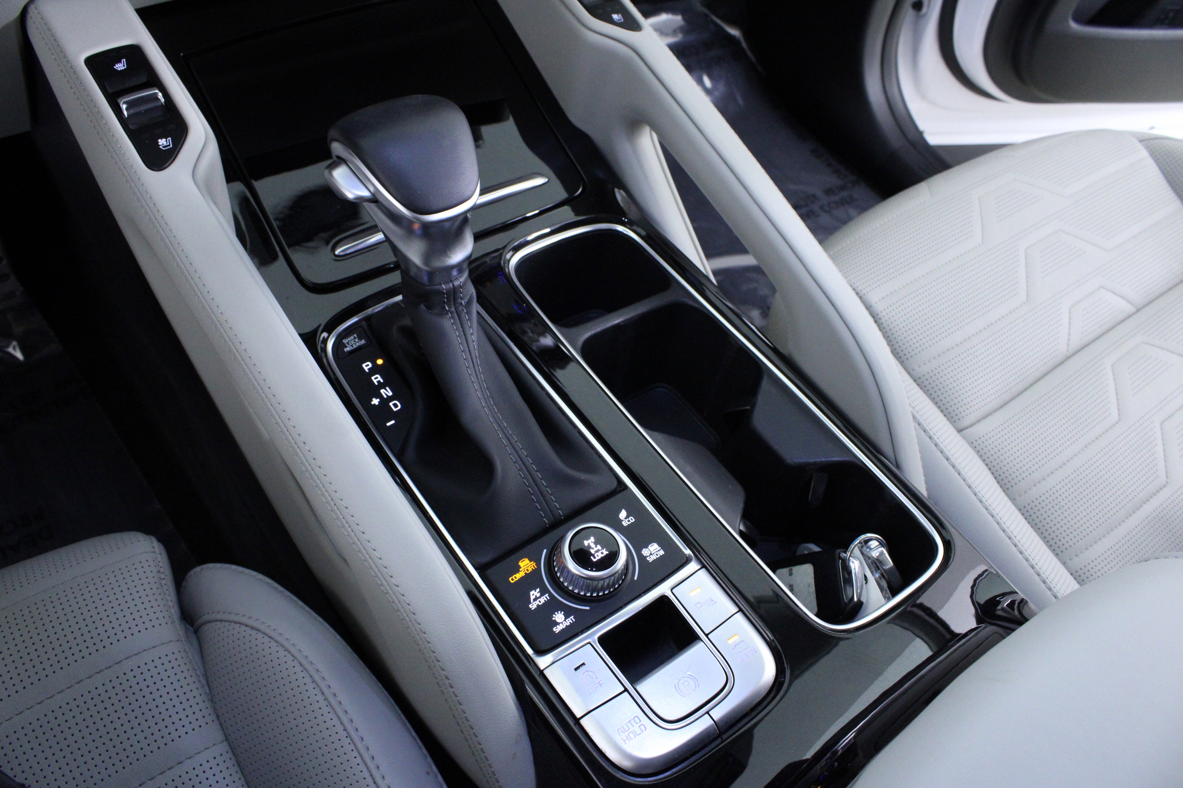 Used 2022 Kia Telluride SX w/ SX Prestige Package image 34