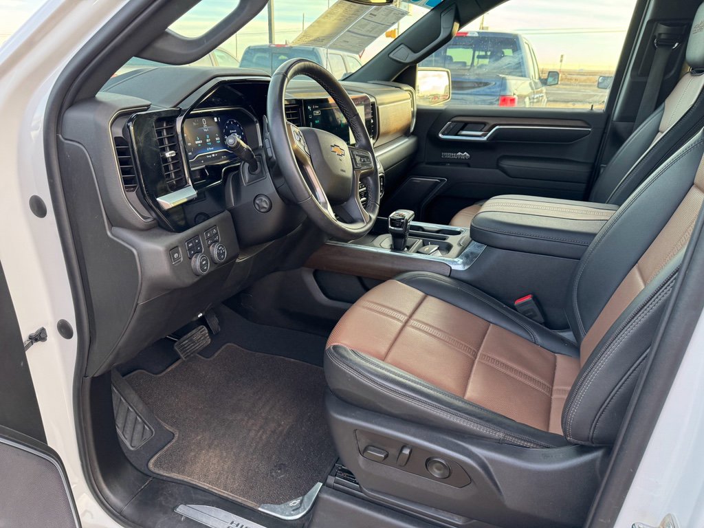 Used 2023 Chevrolet Silverado 1500 High Country w/ Z71 Off-Road Package image 10