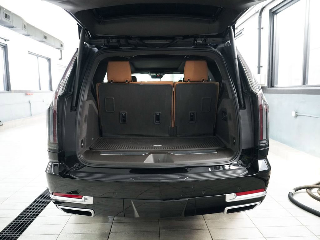 Used 2025 Cadillac Escalade Premium Luxury w/ LPO, Floor Liner Package AWD/4WD image 46