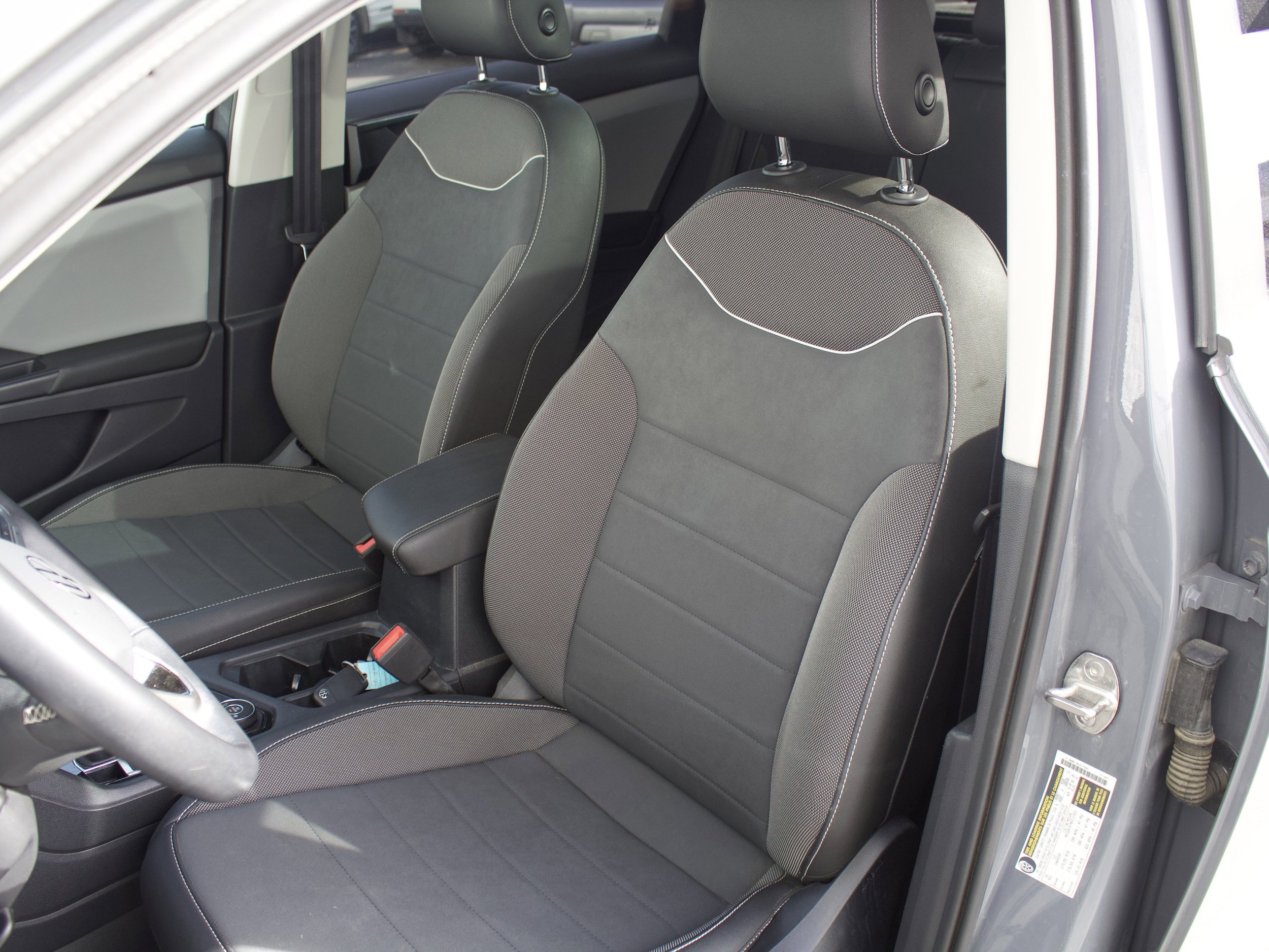 Used 2023 Volkswagen Taos SE w/ Panoramic Sunroof Package AWD/4WD image 12