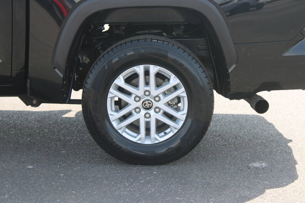 Used 2023 Toyota Tundra SR5 w/ SR5 Convenience Package AWD/4WD image 17