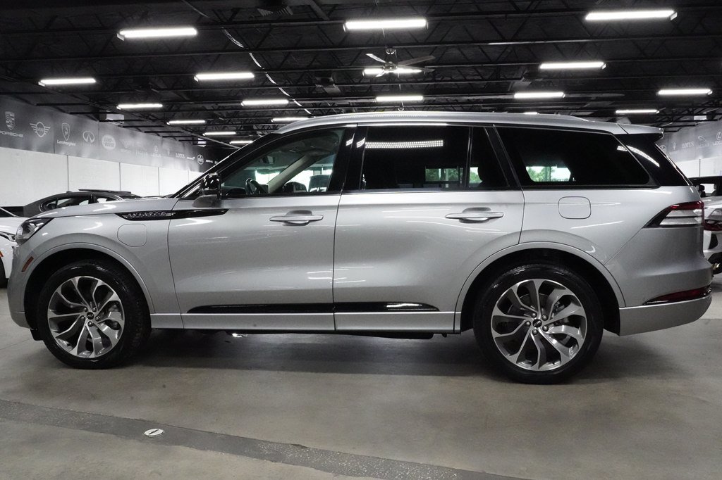 Used 2023 Lincoln Aviator Grand Touring AWD/4WD image 2