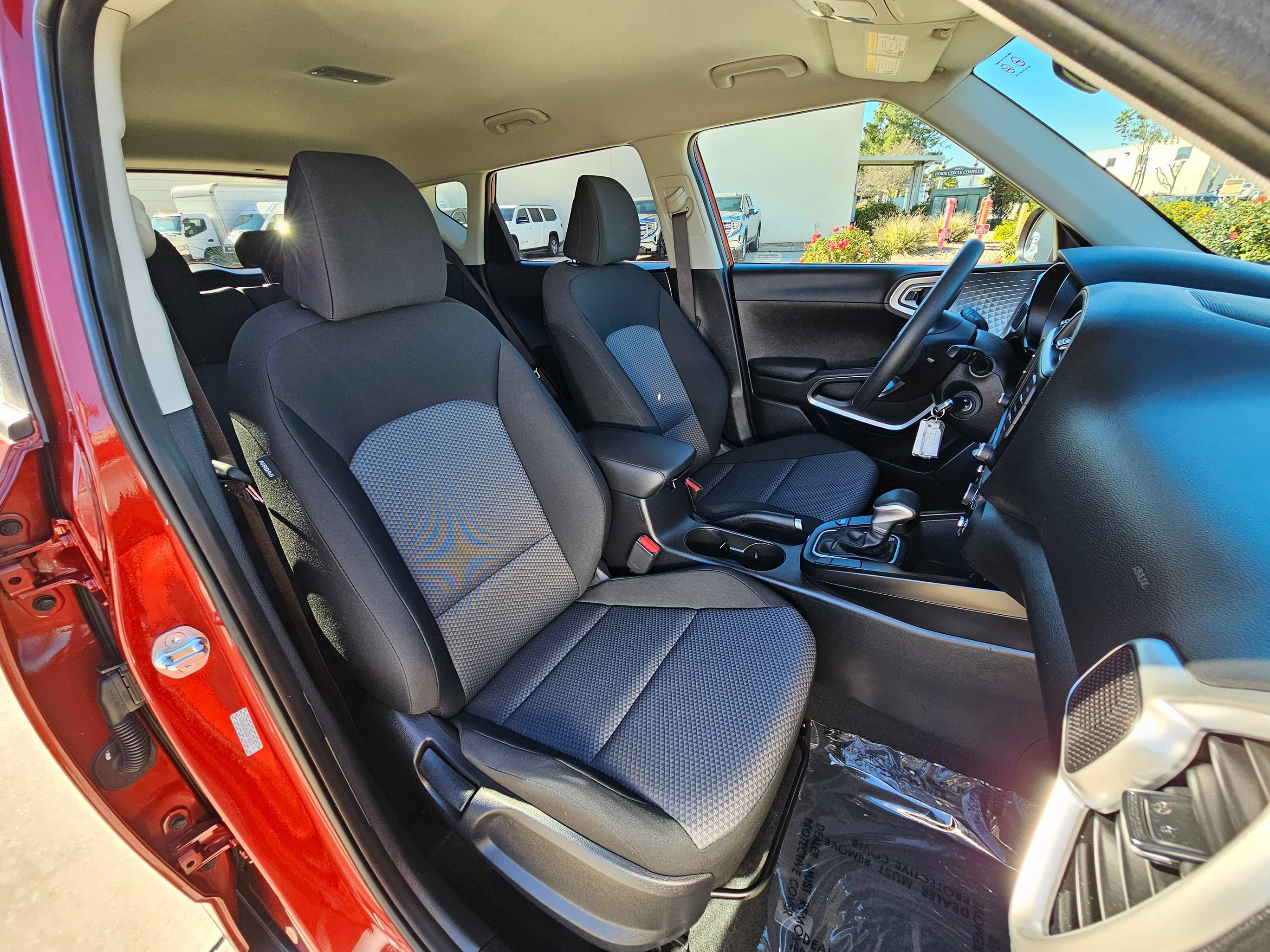 Used 2025 Kia Soul LX w/ LX Technology Package FWD image 29