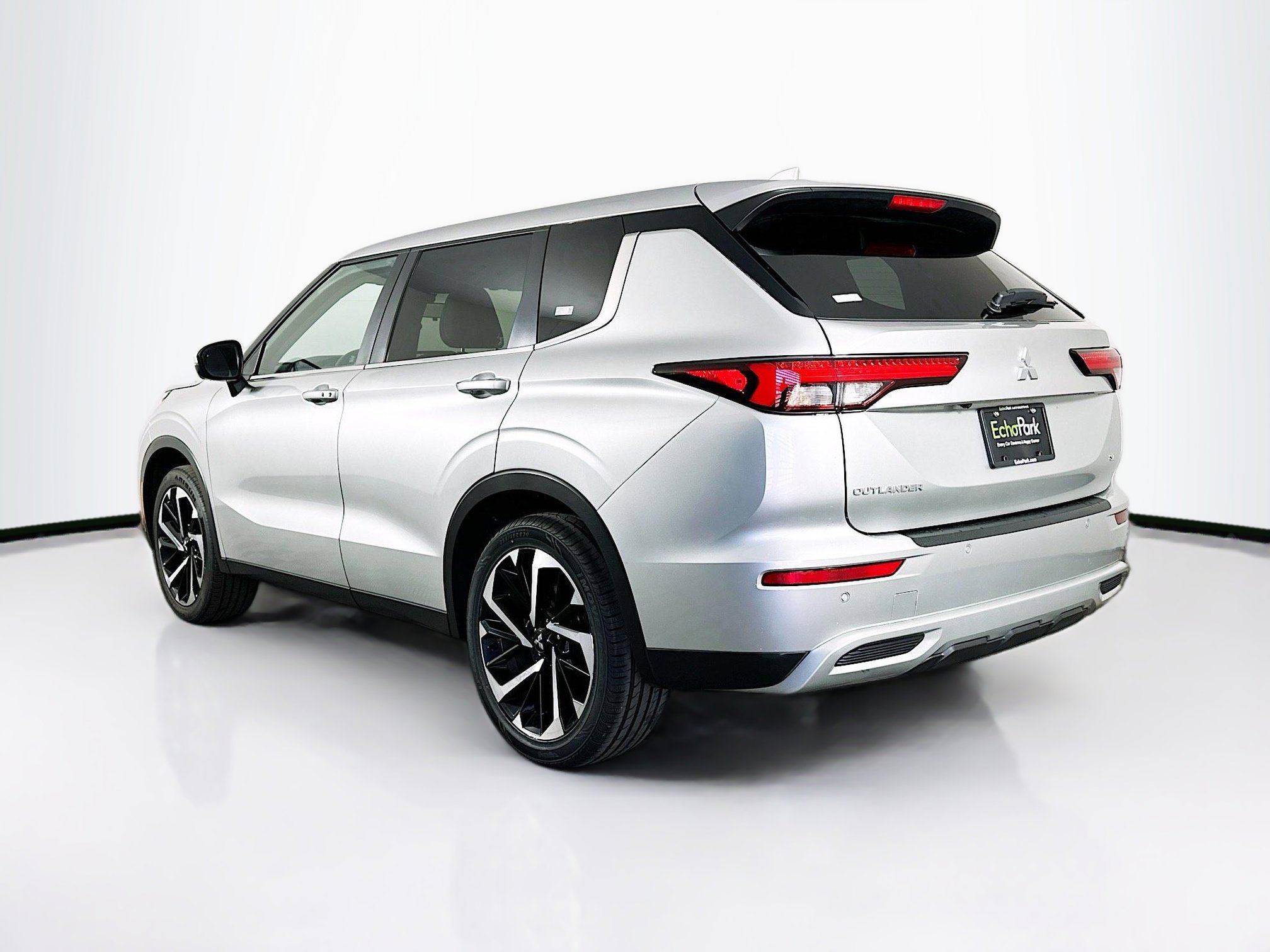 Used 2024 Mitsubishi Outlander SE image 5