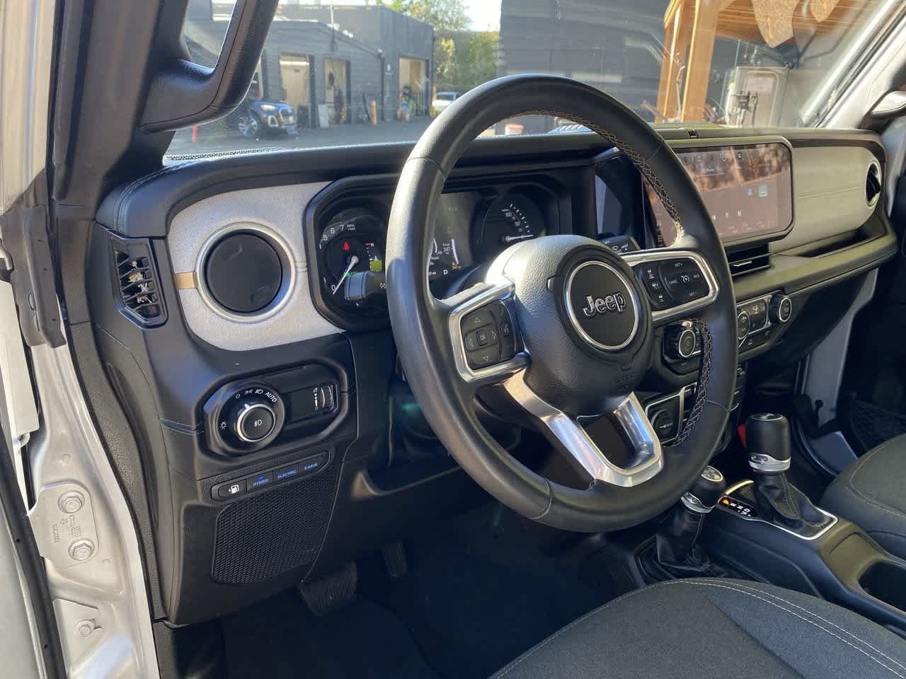 Used 2024 Jeep Wrangler Unlimited Sahara AWD/4WD image 2