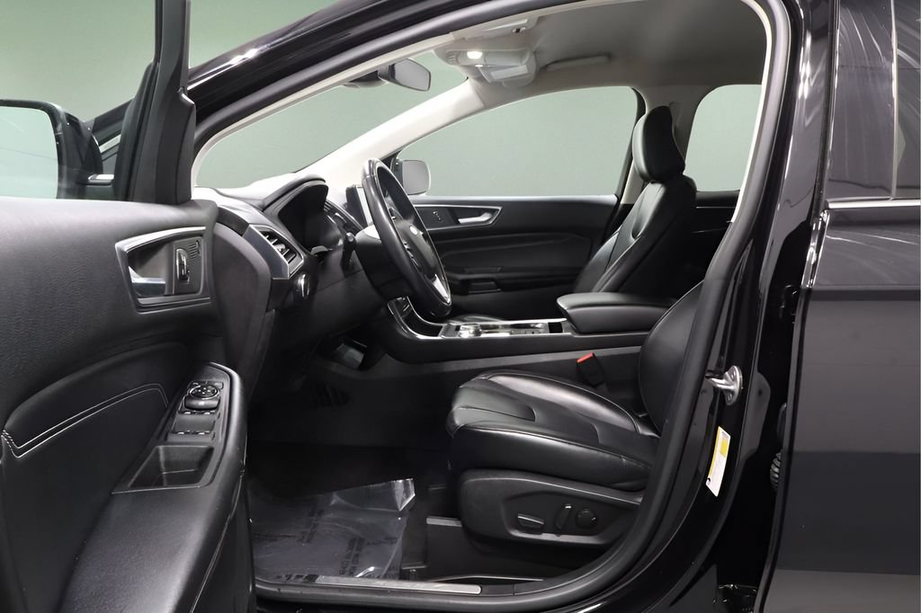 Used 2022 Ford Edge Titanium AWD/4WD image 10