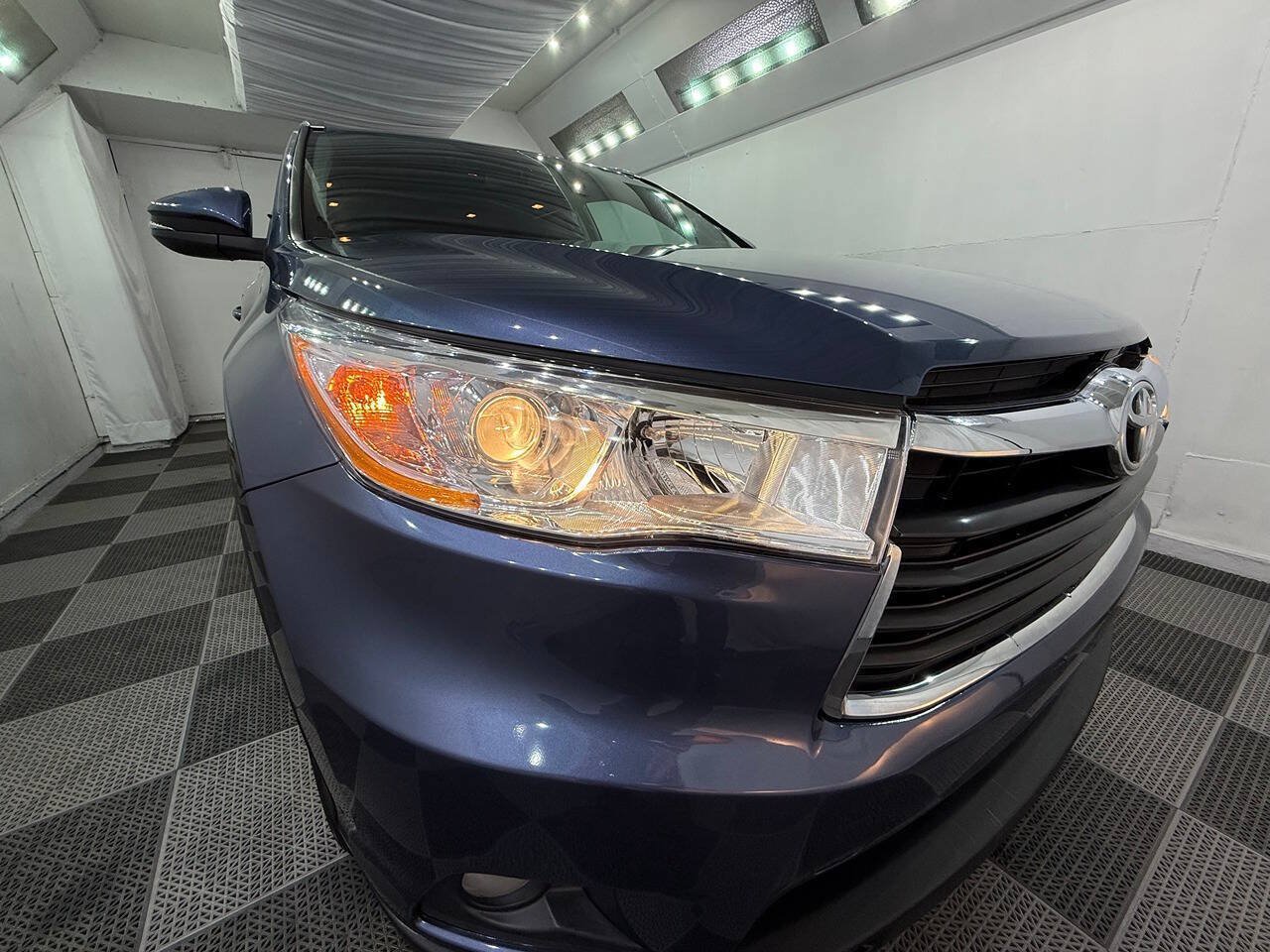 Used 2014 Toyota Highlander XLE AWD/4WD image 35