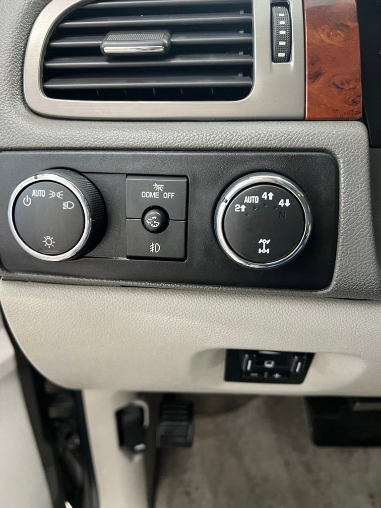 Used 2012 Chevrolet Suburban LT w/ Luxury Package image 17