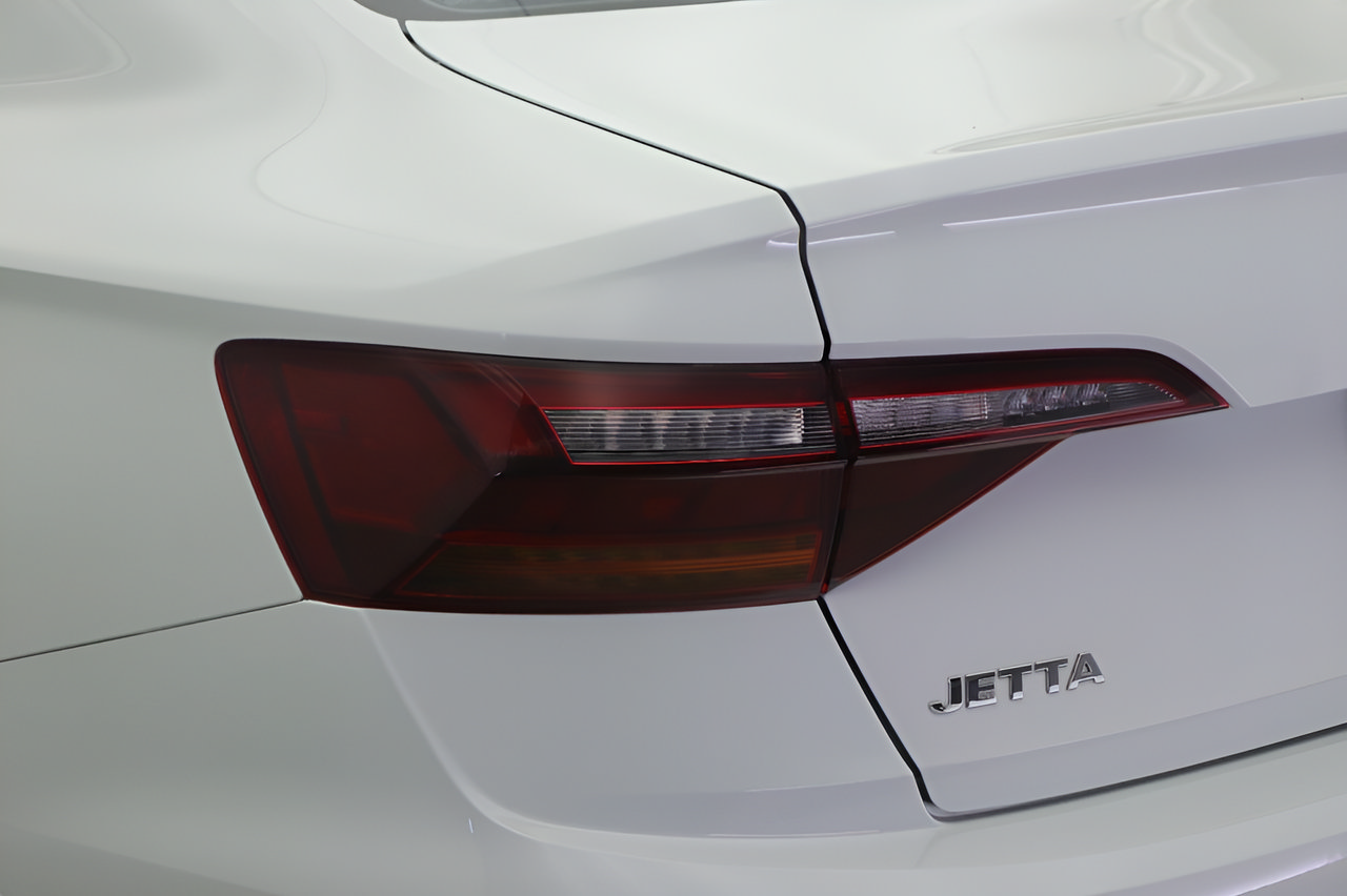 Used 2019 Volkswagen Jetta R-Line FWD image 18