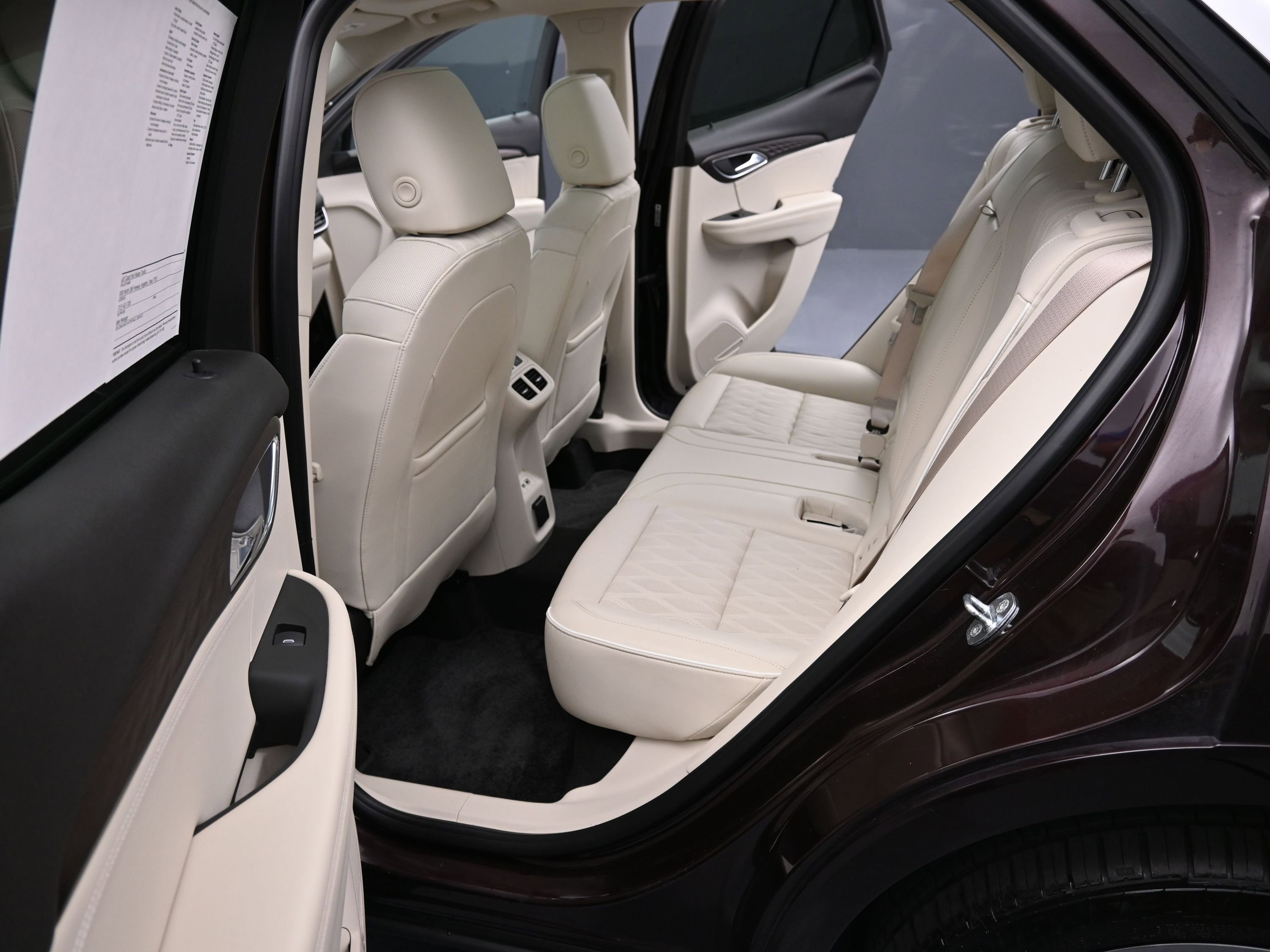 Used 2023 Buick Envision Avenir image 18