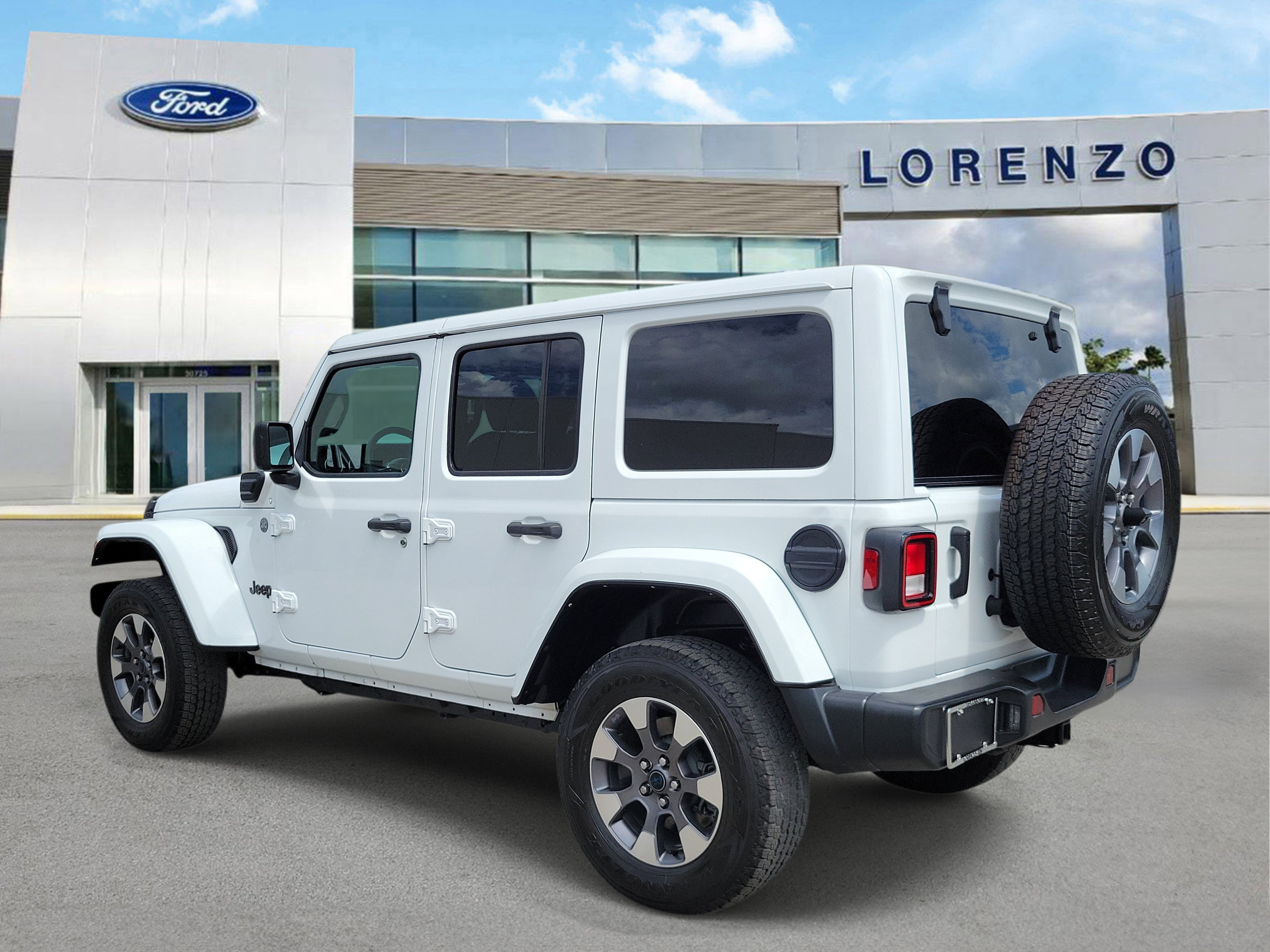 Used 2023 Jeep Wrangler Unlimited Sahara AWD/4WD image 7