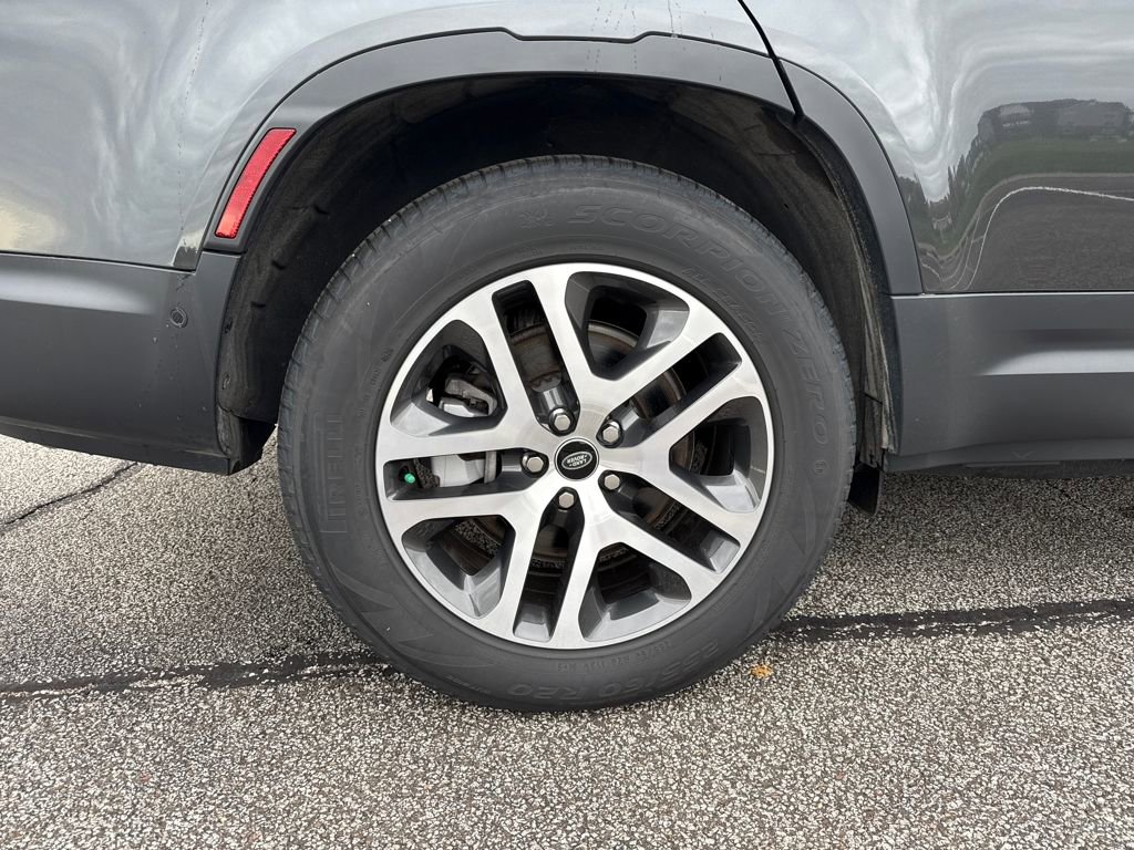 New 2024 Land Rover Defender 130 S image 7