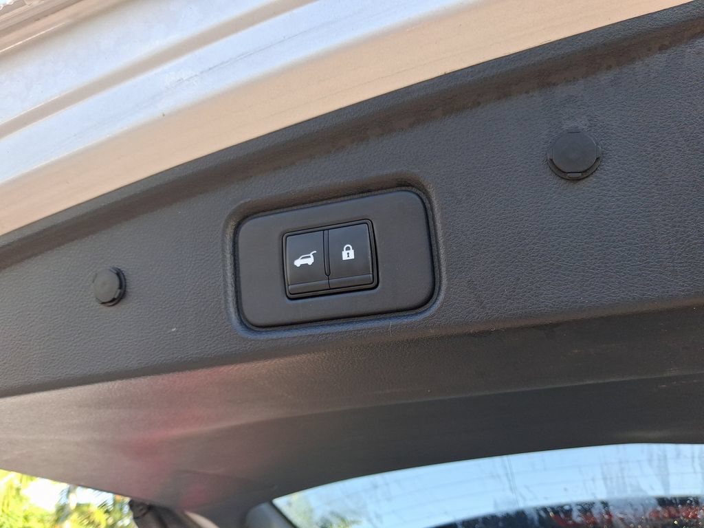 Used 2023 Nissan Pathfinder SL FWD image 14