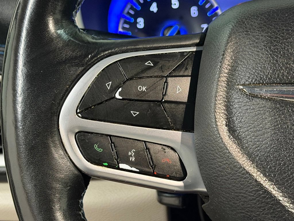 Used 2021 Chrysler Pacifica Touring w/ Cold Weather Group FWD image 34