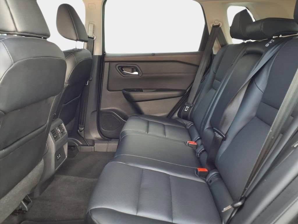 Used 2022 Nissan Rogue SV w/ SV Premium Package image 14