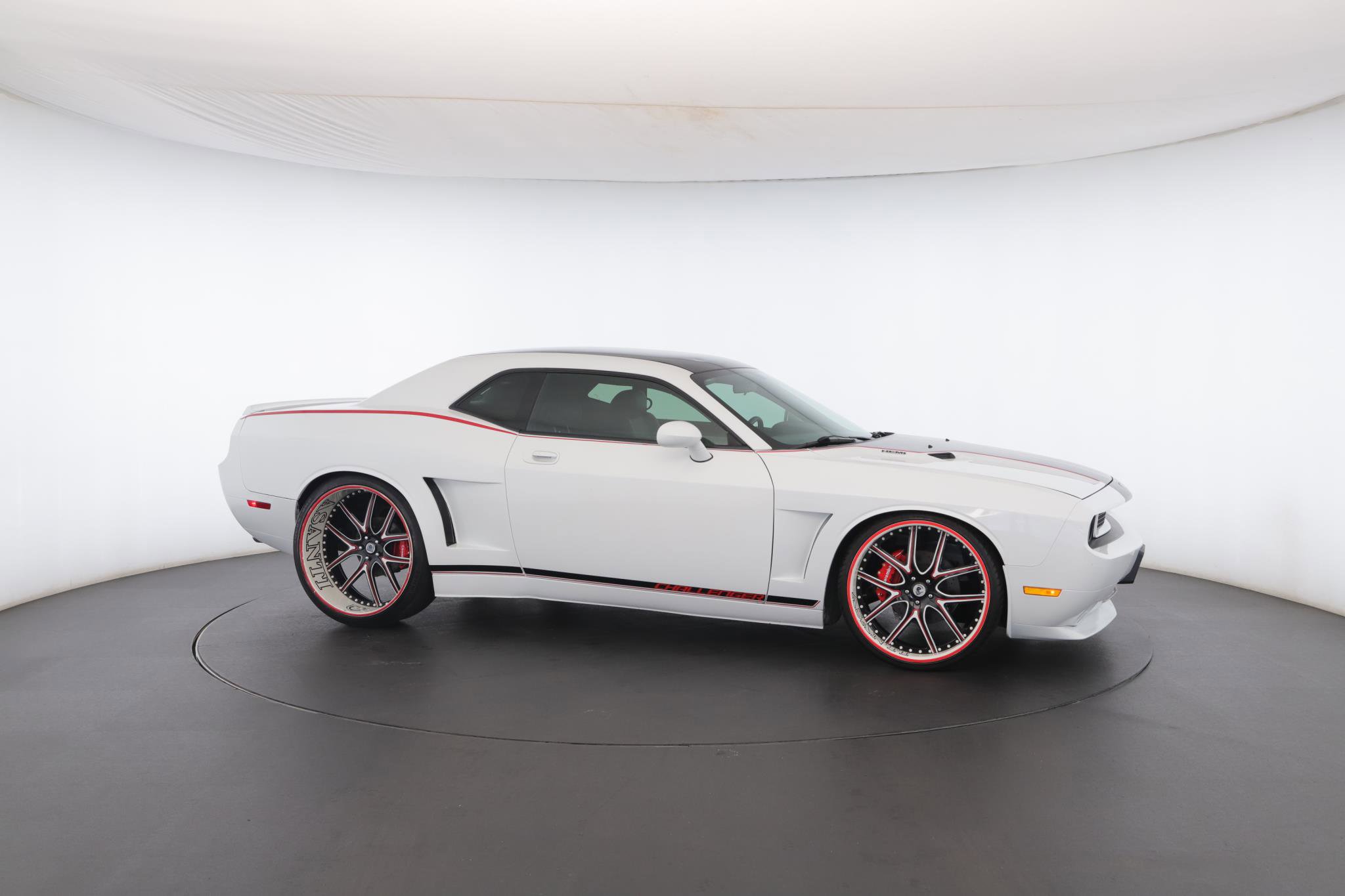 Used 2010 Dodge Challenger R/T image 30