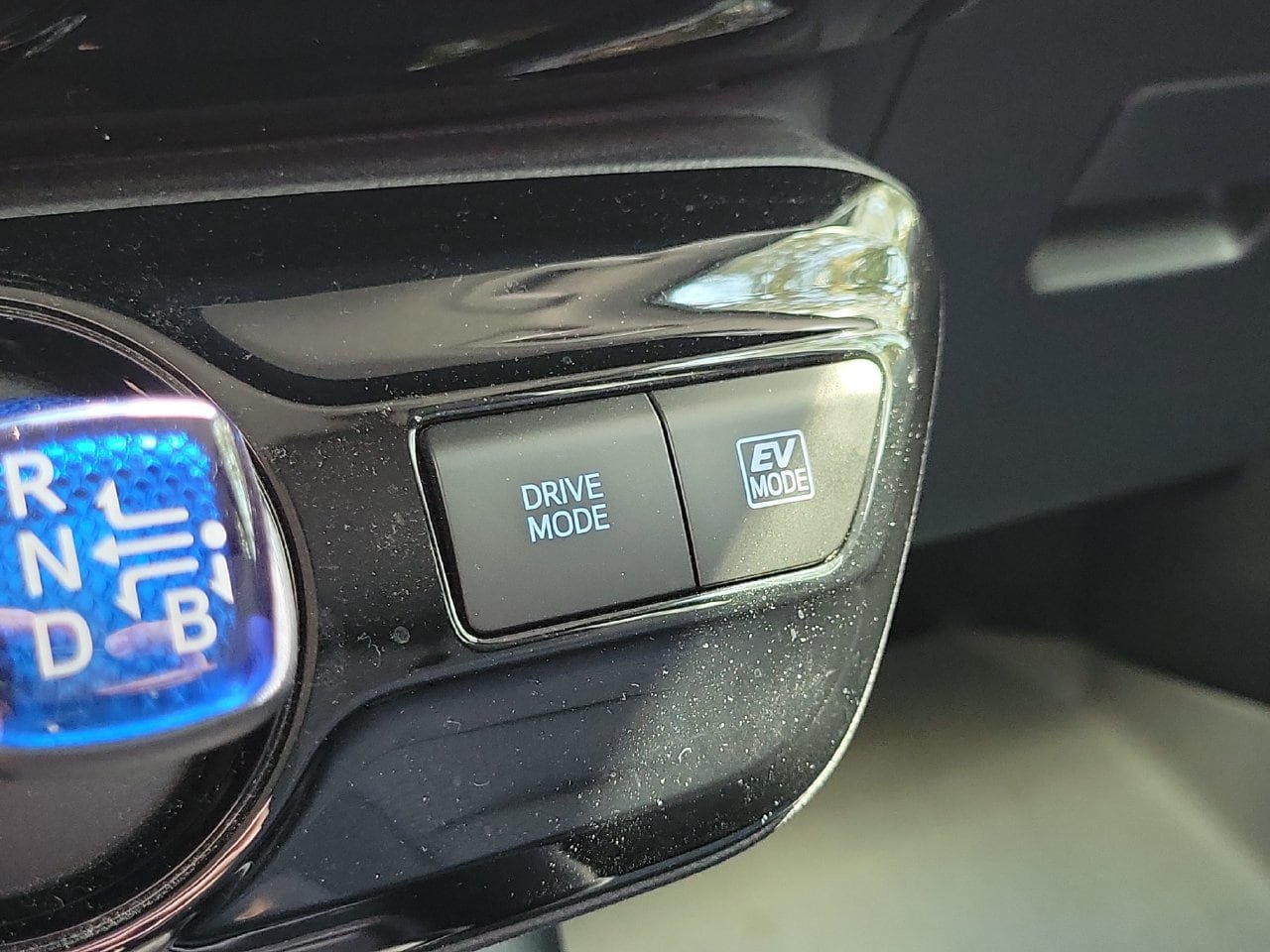 Used 2021 Toyota Prius LE FWD image 28
