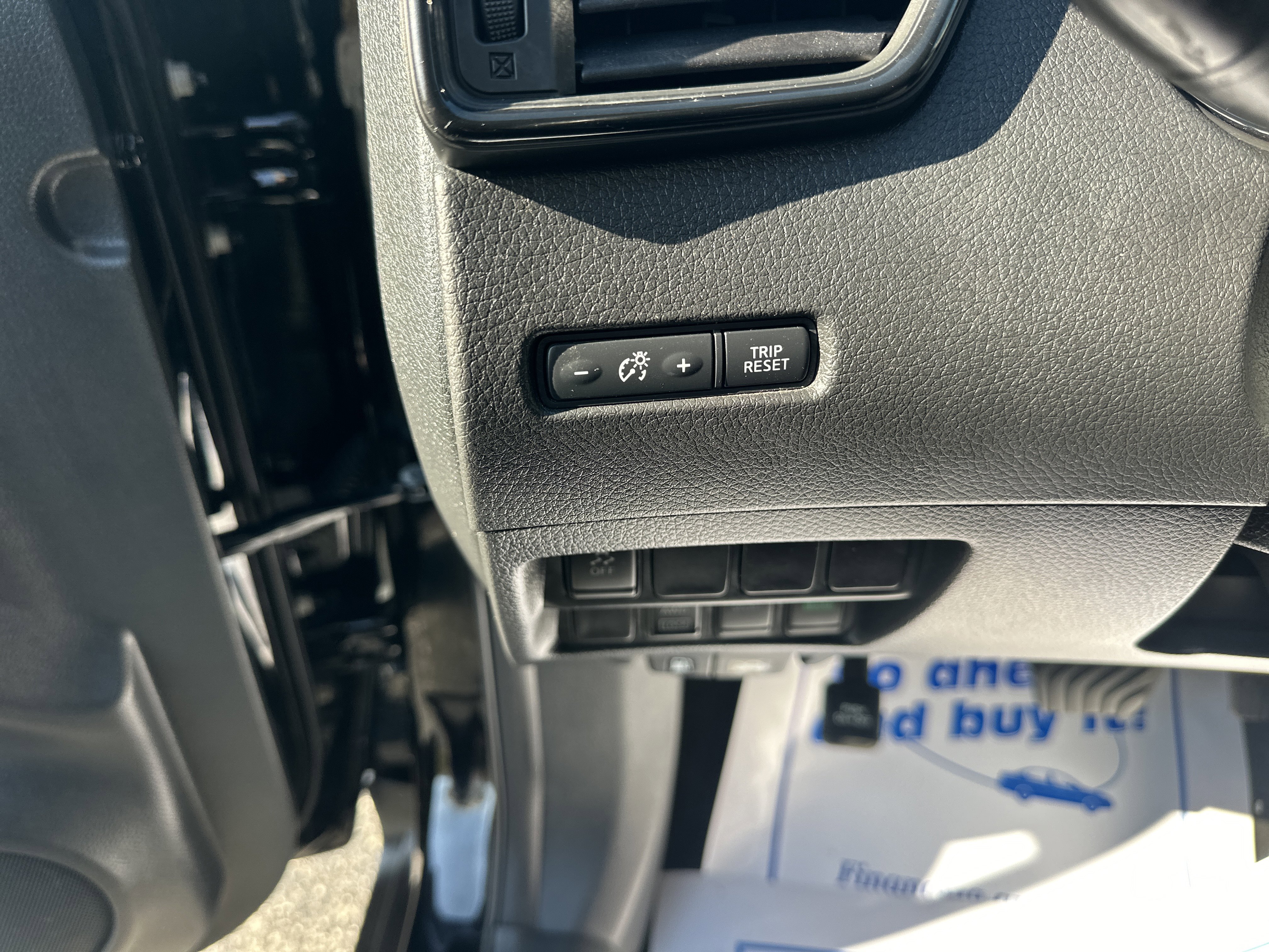 Used 2017 Nissan Rogue S AWD/4WD image 10