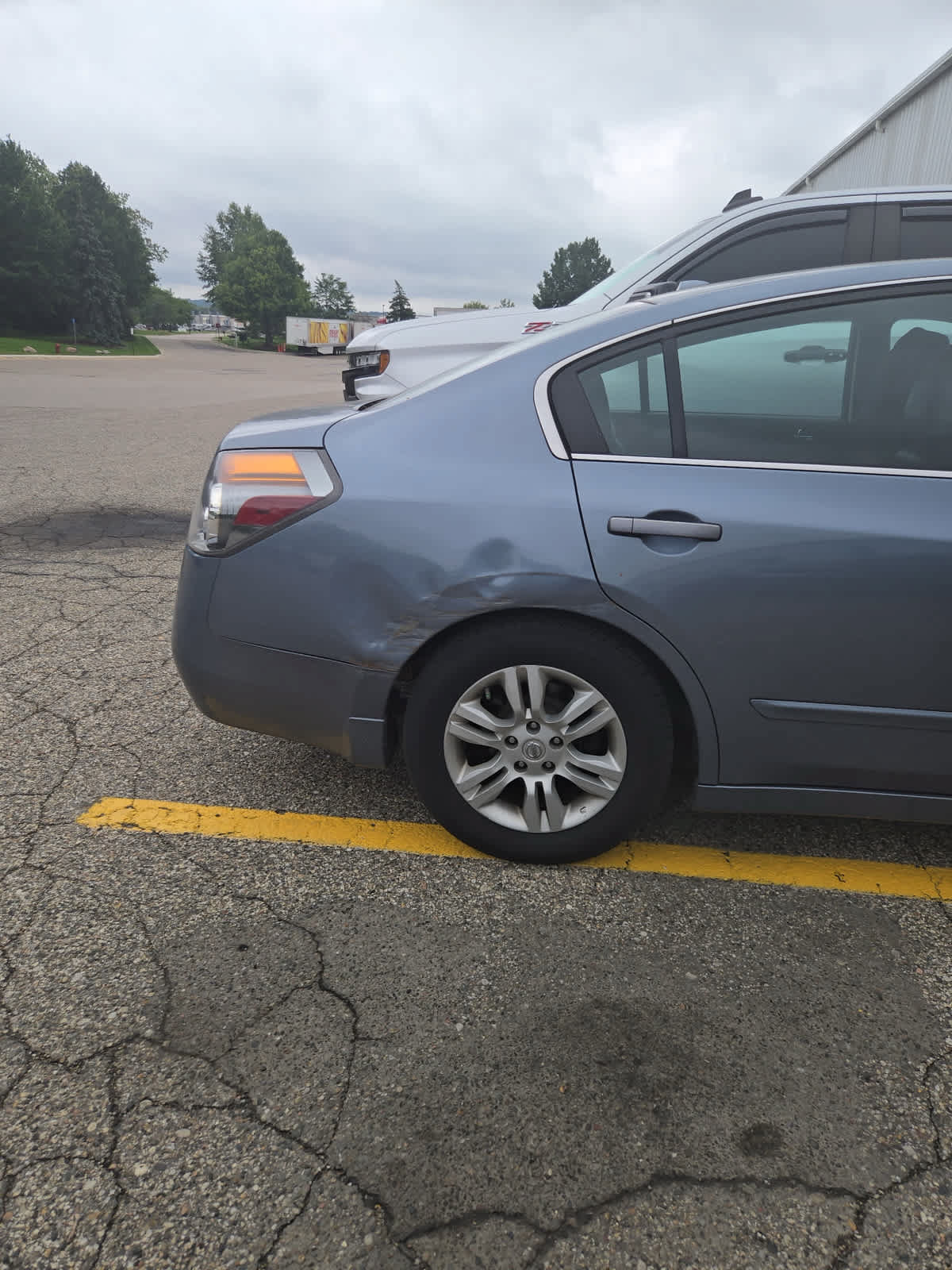Used 2011 Nissan Altima 2.5 SL w/ 2.5SL Pkg FWD image 3
