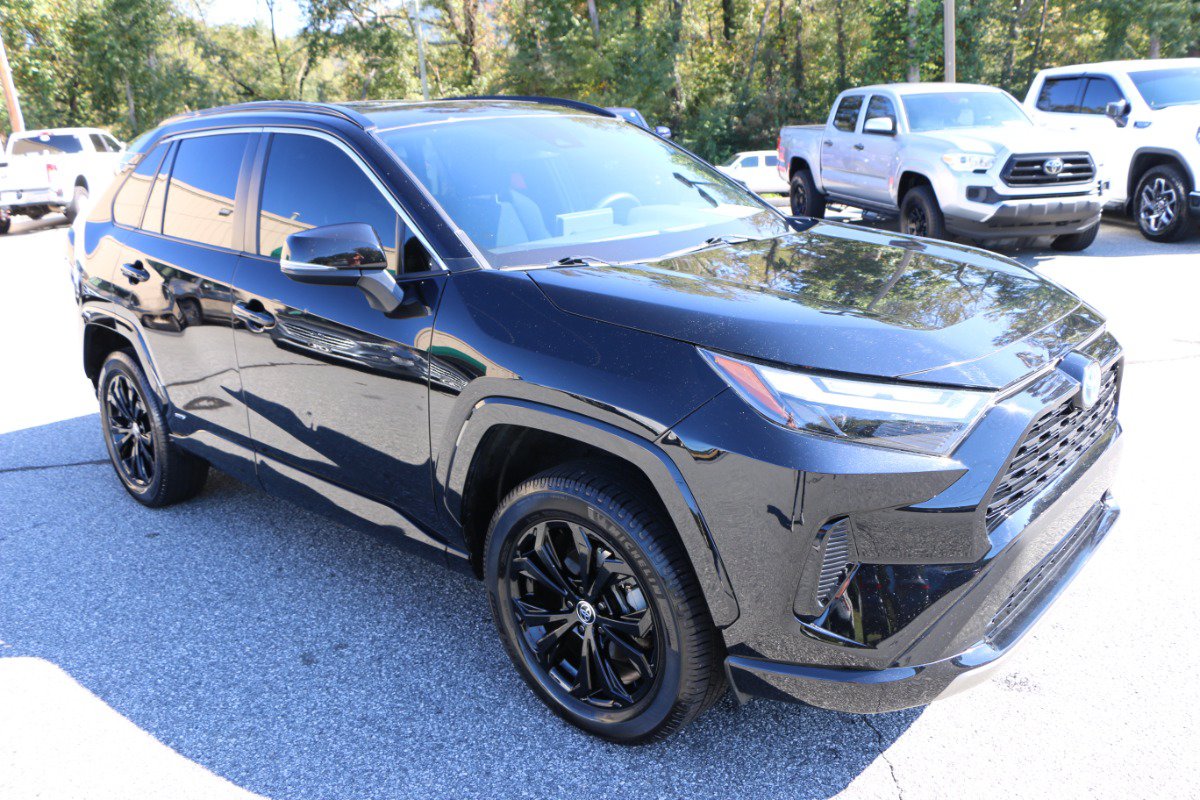 Used 2022 Toyota RAV4 SE AWD/4WD image 10