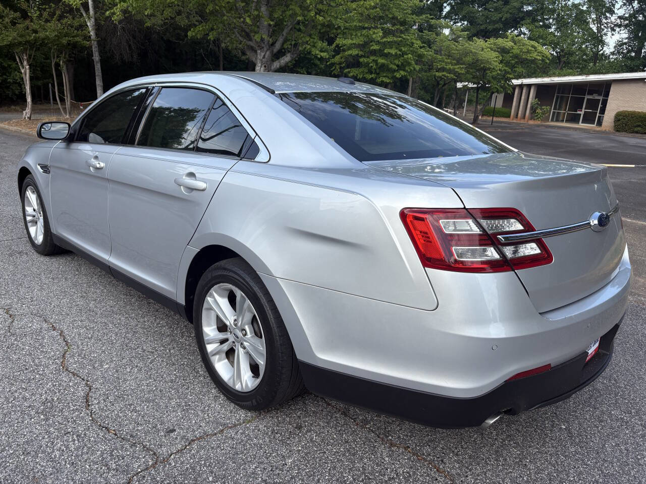 Used 2016 Ford Taurus SEL w/ Equipment Group 201A FWD image 2