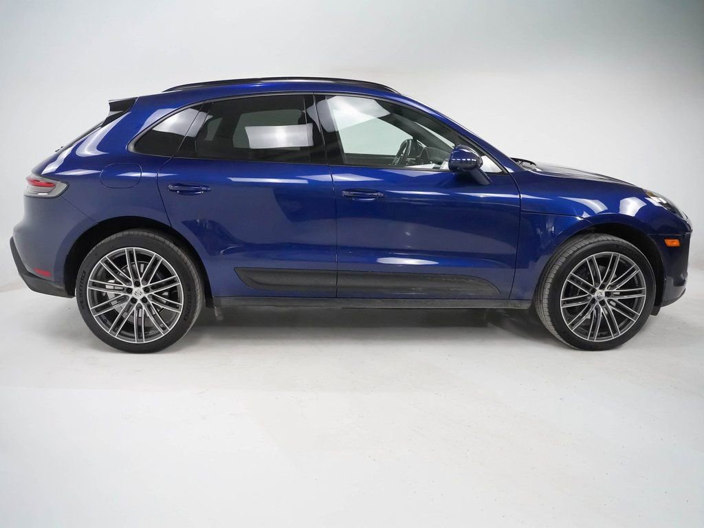 Certified 2025 Porsche Macan image 9