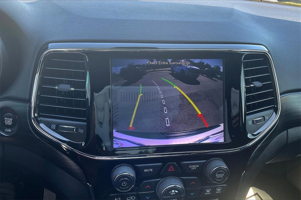 Used 2019 Jeep Grand Cherokee Laredo image 21