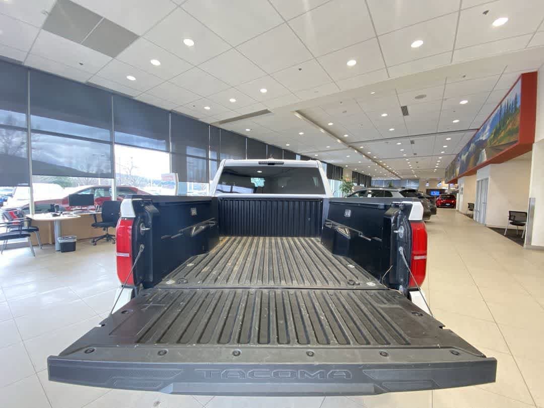 Certified 2024 Toyota Tacoma TRD Off-Road AWD/4WD image 25