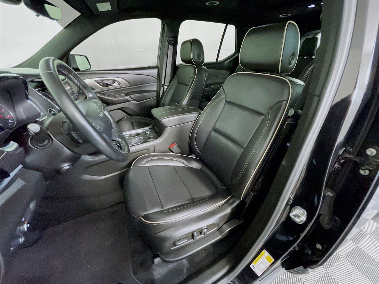 Used 2023 Chevrolet Traverse Premier w/ Redline Edition AWD/4WD image 25
