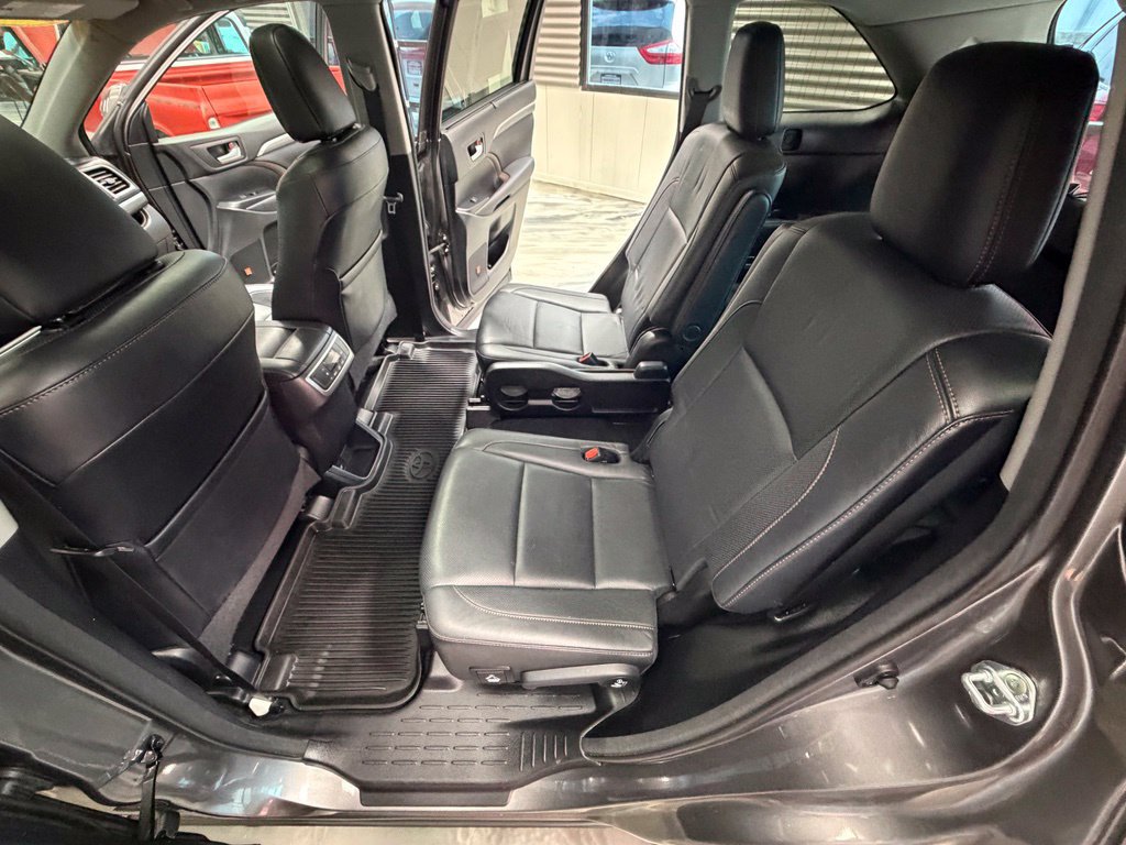 Used 2017 Toyota Highlander Limited AWD/4WD image 55