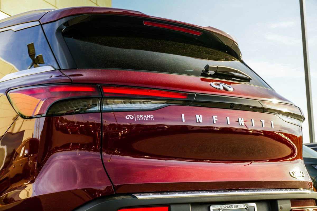 Used 2023 INFINITI QX60 Luxe w/ Vision Package image 11