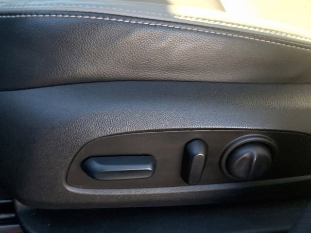 Used 2024 GMC Terrain SLT image 25