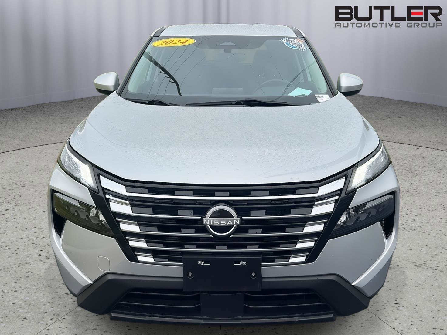 Used 2024 Nissan Rogue SV image 9