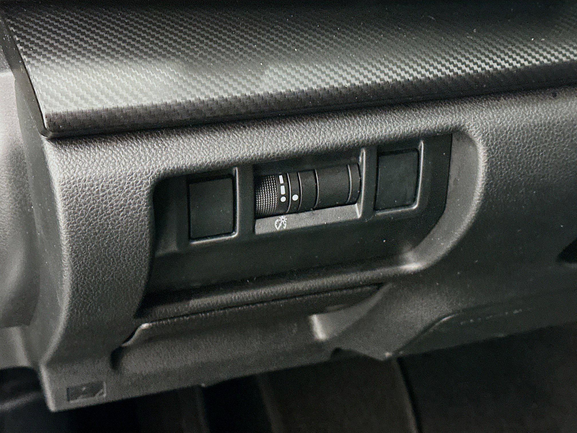 Used 2024 Subaru Crosstrek 2.0i Premium image 17