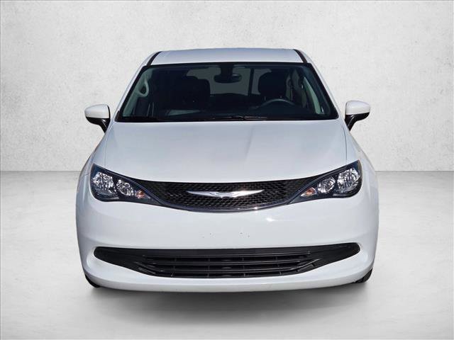 Used 2017 Chrysler Pacifica LX image 2