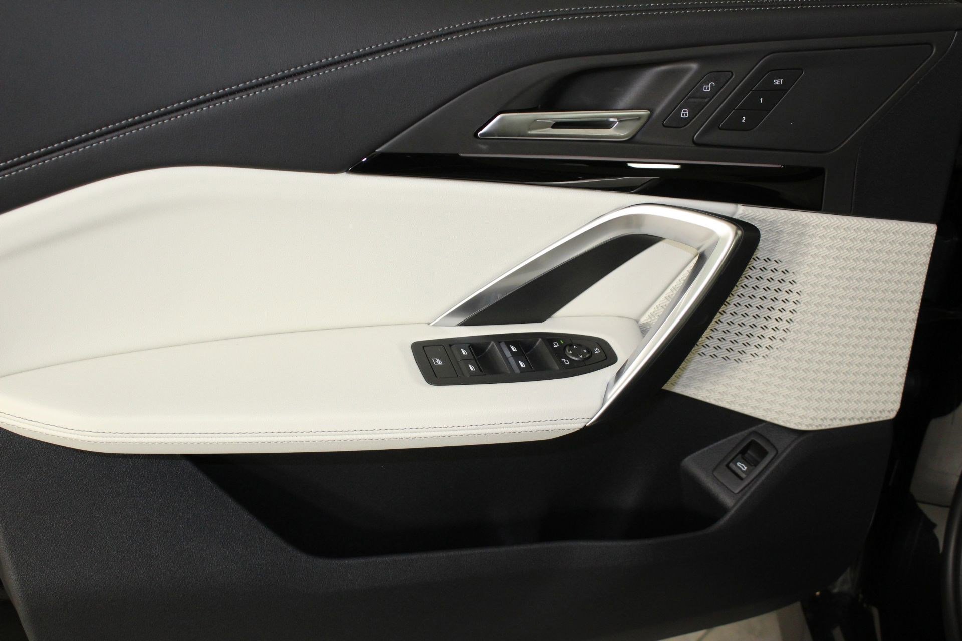 New 2026 BMW X1 xDrive28i w/ Technology Package image 12