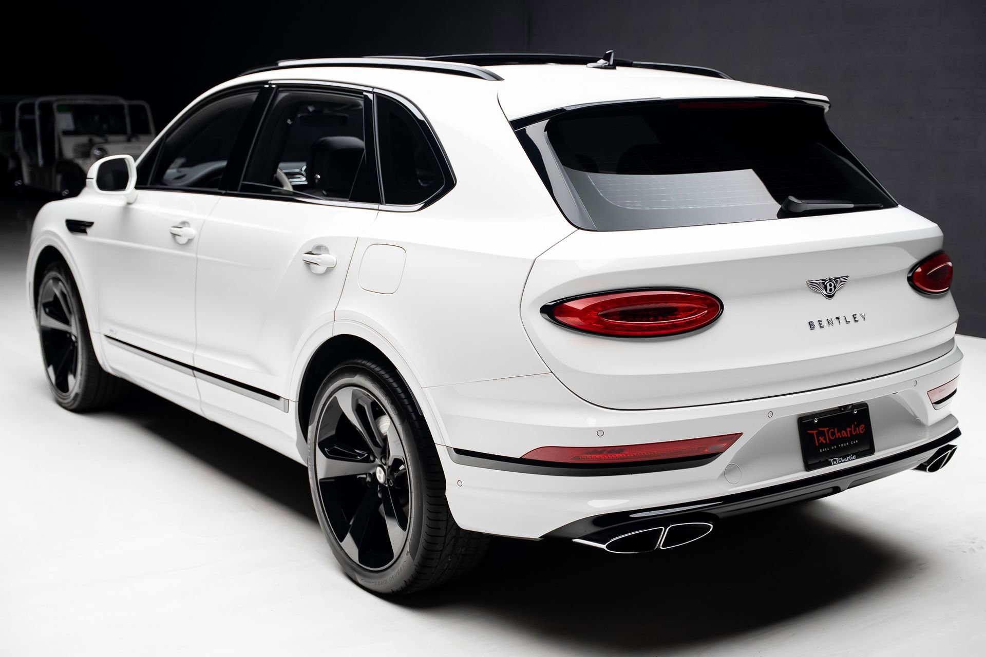 Used 2021 Bentley Bentayga Plug-In Hybrid image 24