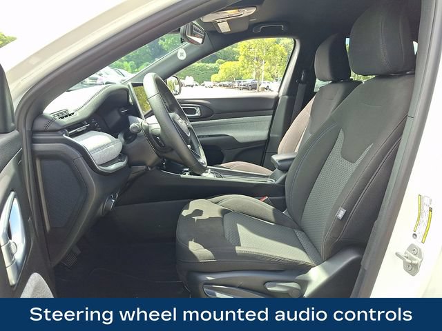 Used 2024 Jeep Compass Sport AWD/4WD image 2