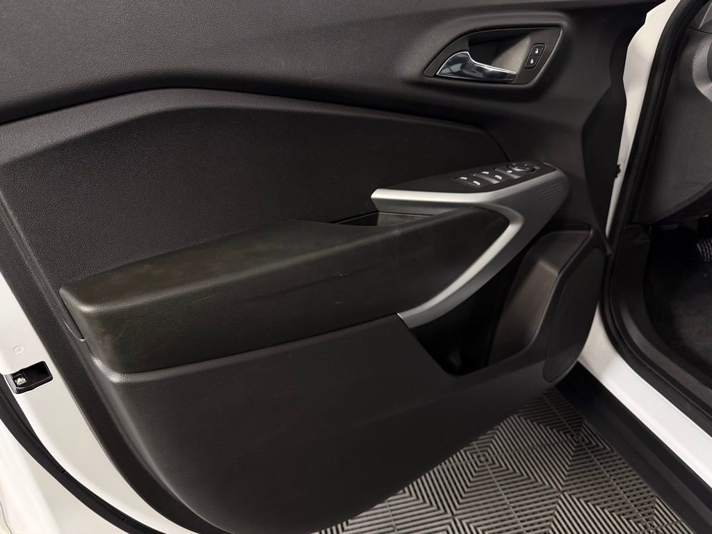 Used 2025 Chevrolet Trax RS w/ Sunroof Package image 24