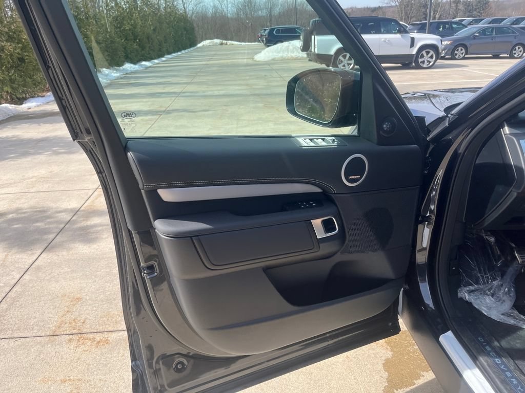 New 2026 Land Rover Discovery Dynamic SE AWD/4WD image 10