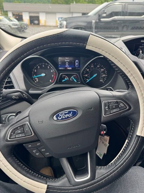 Used 2017 Ford Escape SE w/ SE Sport Appearance Package FWD image 5