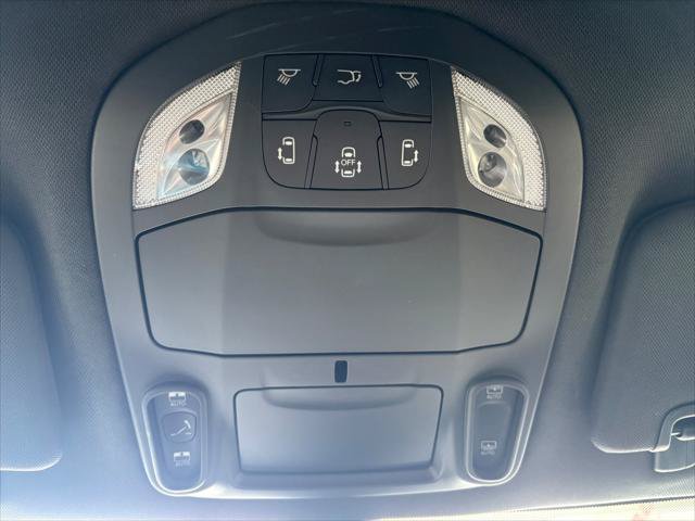Certified 2025 Chrysler Pacifica Limited FWD image 31