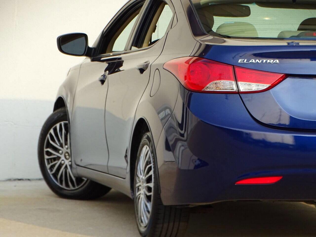 Used 2013 Hyundai Elantra GLS FWD image 25