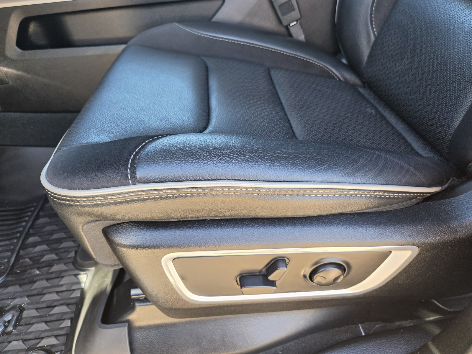 Used 2022 RAM 1500 Laramie AWD/4WD image 25