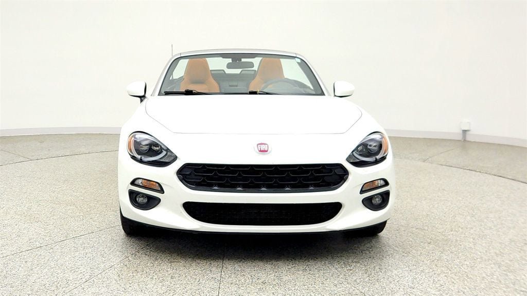 Used 2018 FIAT 124 Spider Lusso w/ Navigation & Sound Group RWD image 2