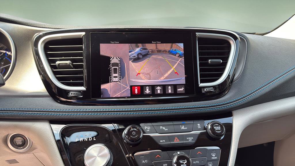 Used 2021 Chrysler Pacifica Touring-L image 27